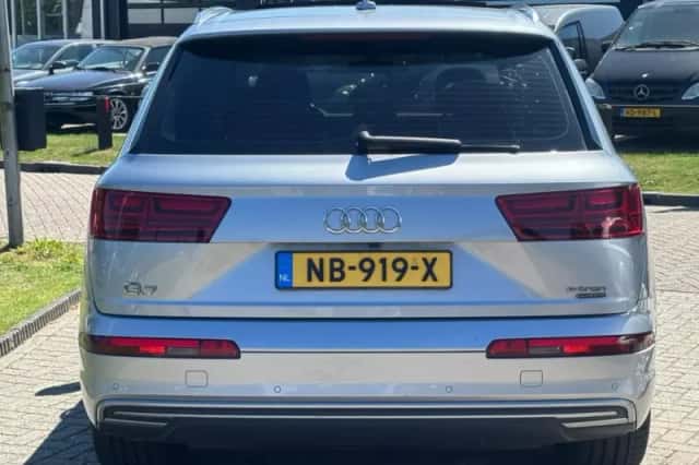 Audi Q7 (2016) thumbnail 6
