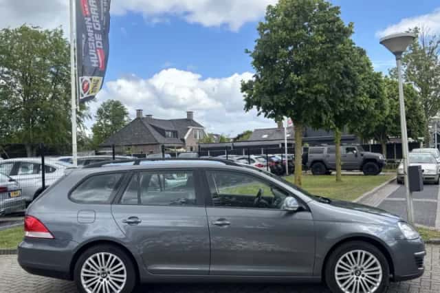 Volkswagen Golf (2009) thumbnail 4