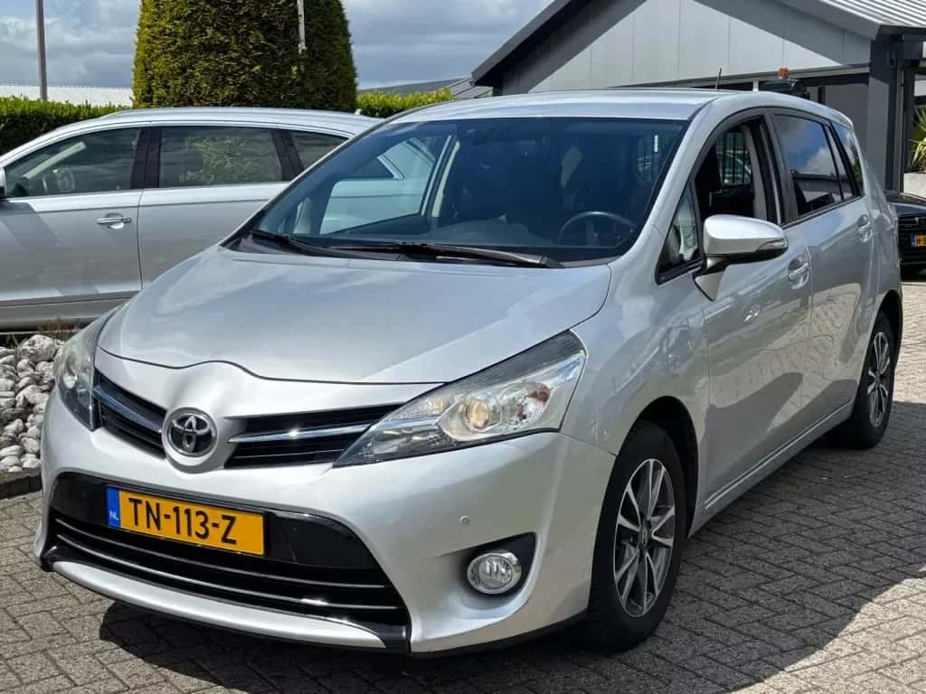 Toyota Verso (2013) — foto 1