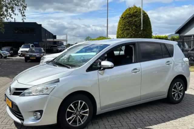 Toyota Verso (2013) thumbnail 4