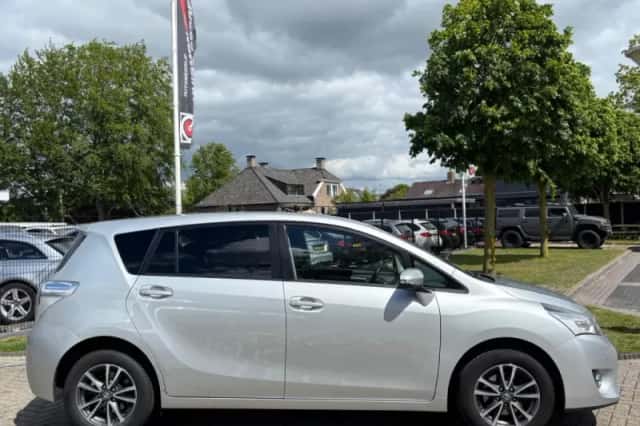 Toyota Verso (2013) thumbnail 5