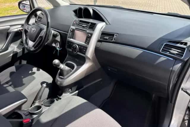 Toyota Verso (2013) thumbnail 9