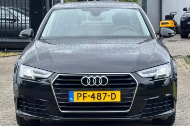 Audi A4 (2017) thumbnail 2