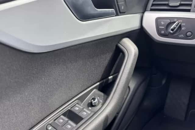 Audi A4 (2017) thumbnail 18