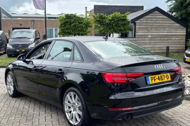 Audi A4 (2017) thumbnail 6