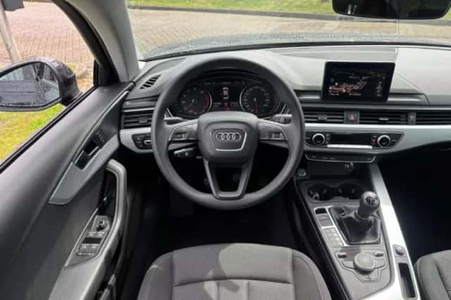 Audi A4 (2017) thumbnail 10