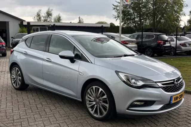 Opel Astra (2015) thumbnail 3