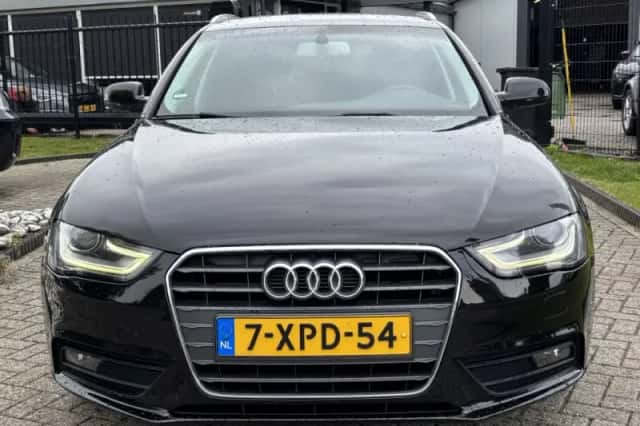 Audi A4 (2014) thumbnail 2