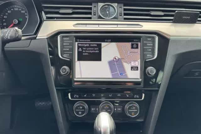 Volkswagen Passat (2016) thumbnail 15