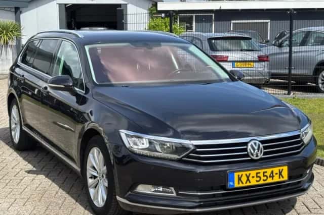Volkswagen Passat (2016) thumbnail 3