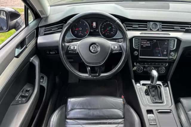 Volkswagen Passat (2016) thumbnail 9