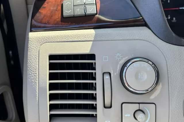 Cadillac DTS (2007) thumbnail 17