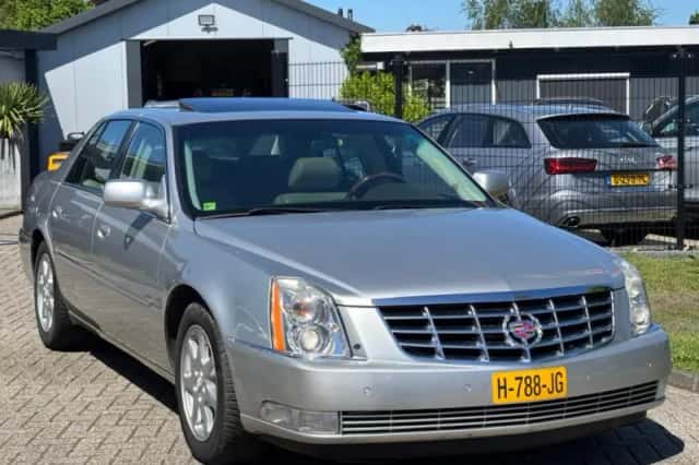 Cadillac DTS (2007) thumbnail 3