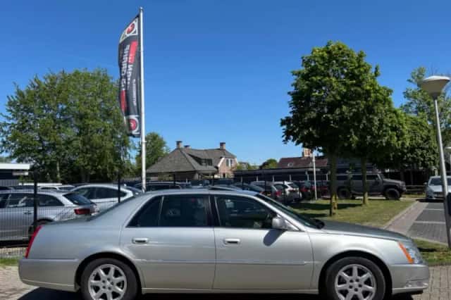 Cadillac DTS (2007) thumbnail 4