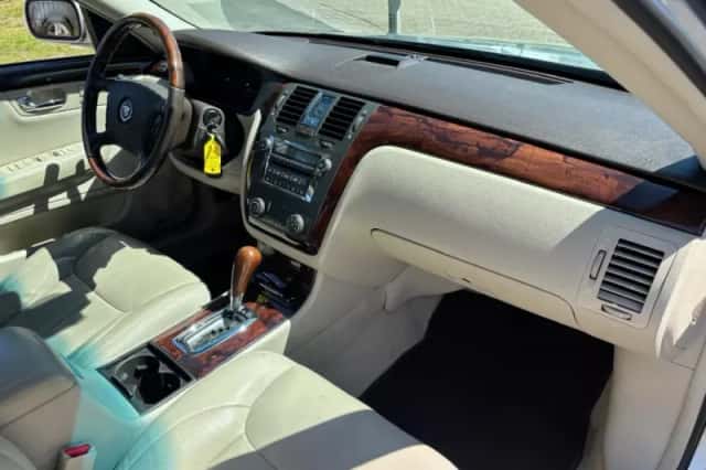 Cadillac DTS (2007) thumbnail 10