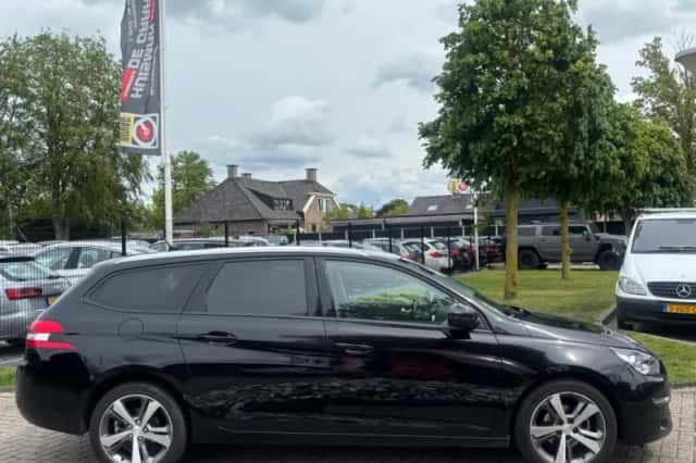 Peugeot 308 (2015) thumbnail 4