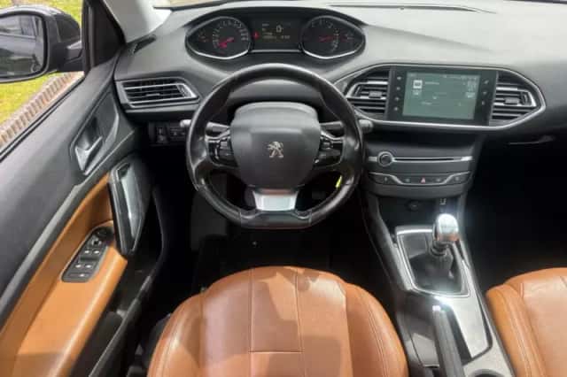 Peugeot 308 (2015) thumbnail 9