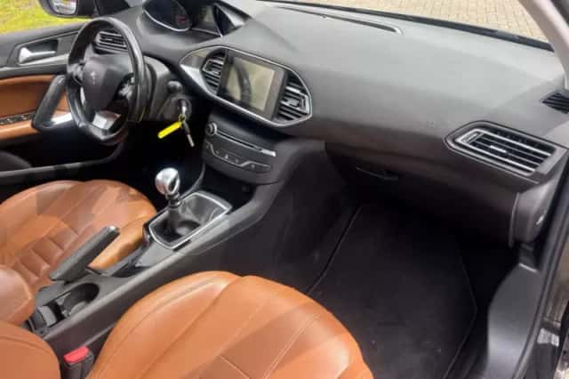 Peugeot 308 (2015) thumbnail 10