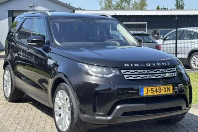Land Rover Discovery (2017) thumbnail 3