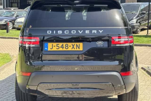 Land Rover Discovery (2017) thumbnail 6