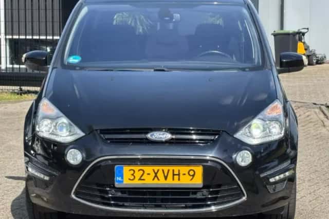 Ford S-Max (2012) thumbnail 2