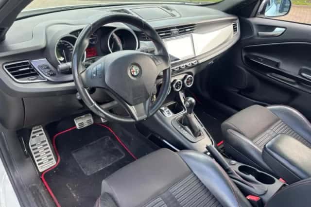 Alfa Romeo Giulietta (2012) thumbnail 12