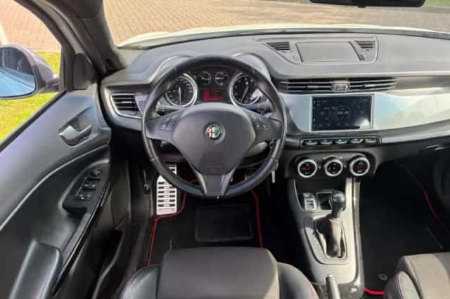 Alfa Romeo Giulietta (2012) thumbnail 14