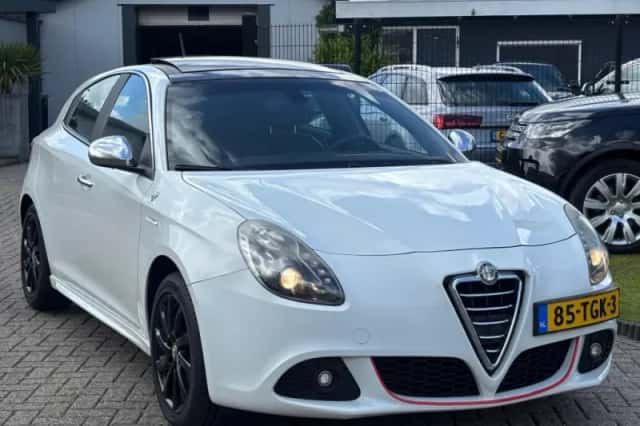Alfa Romeo Giulietta (2012) thumbnail 3