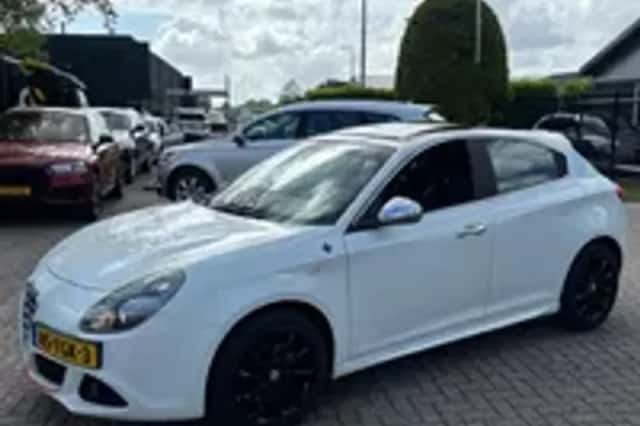 Alfa Romeo Giulietta (2012) thumbnail 24