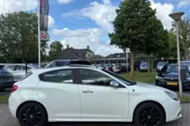 Alfa Romeo Giulietta (2012) thumbnail 25