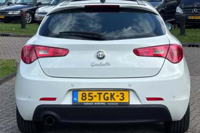 Alfa Romeo Giulietta (2012) thumbnail 7