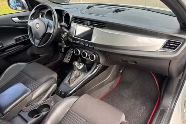 Alfa Romeo Giulietta (2012) thumbnail 9