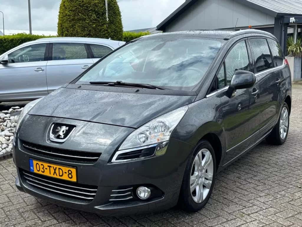 Peugeot 5008 (2012) — foto 1