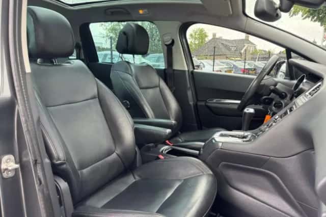 Peugeot 5008 (2012) thumbnail 16