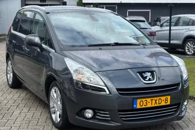 Peugeot 5008 (2012) thumbnail 3