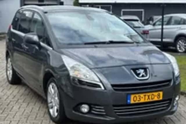 Peugeot 5008 (2012) thumbnail 23