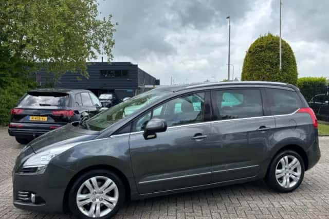 Peugeot 5008 (2012) thumbnail 5