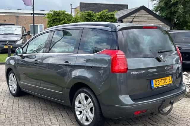 Peugeot 5008 (2012) thumbnail 8