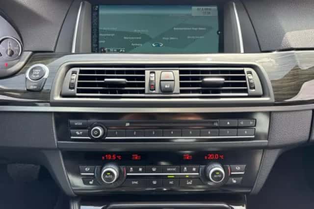 BMW 5-Serie (2013) thumbnail 14