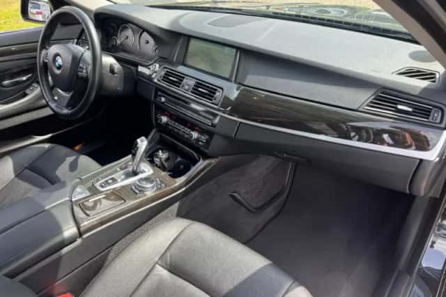 BMW 5-Serie (2013) thumbnail 10