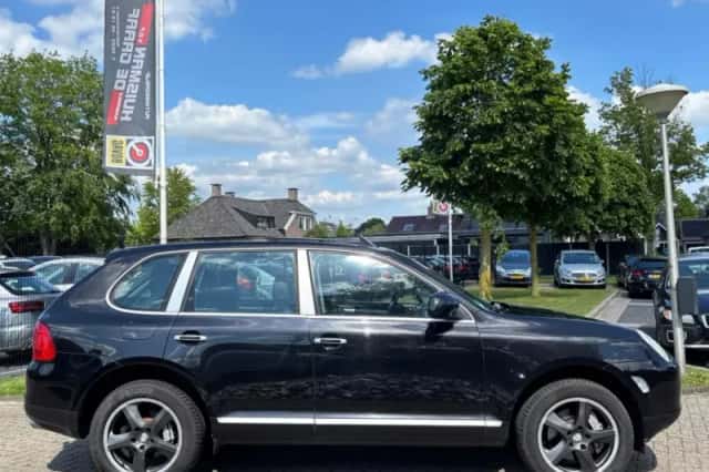 Porsche Cayenne (2005) thumbnail 4