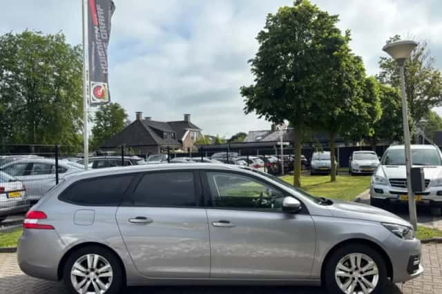 Peugeot 308 (2020) thumbnail 4
