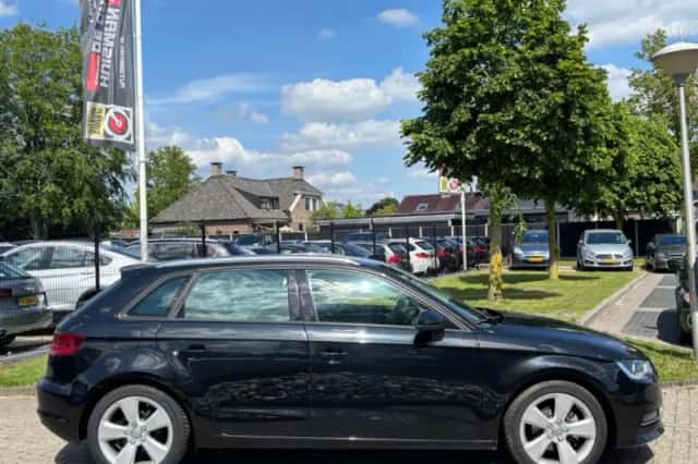 Audi A3 (2016) thumbnail 3
