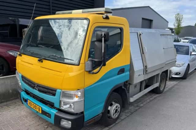 Mitsubishi Canter 3C13 Fuso (2013) thumbnail 1