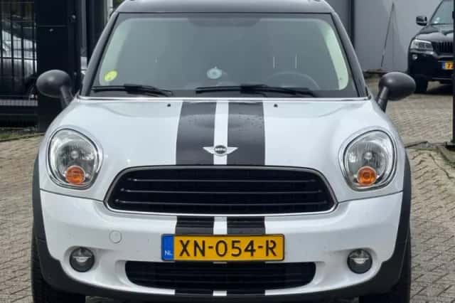 MINI Countryman (2013) thumbnail 2