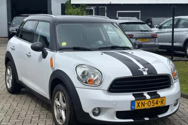 MINI Countryman (2013) thumbnail 3