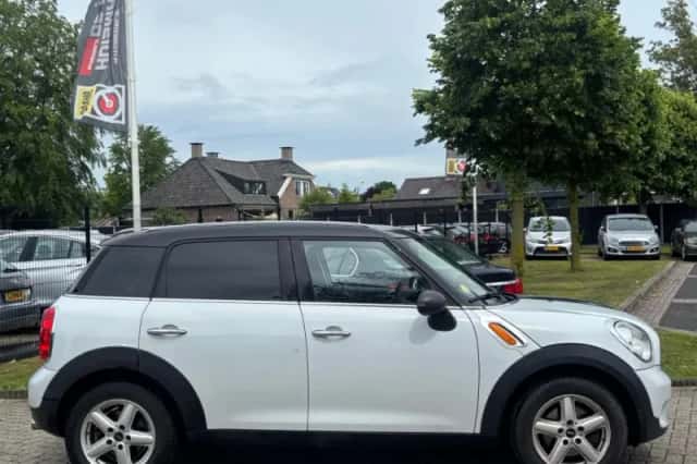 MINI Countryman (2013) thumbnail 4