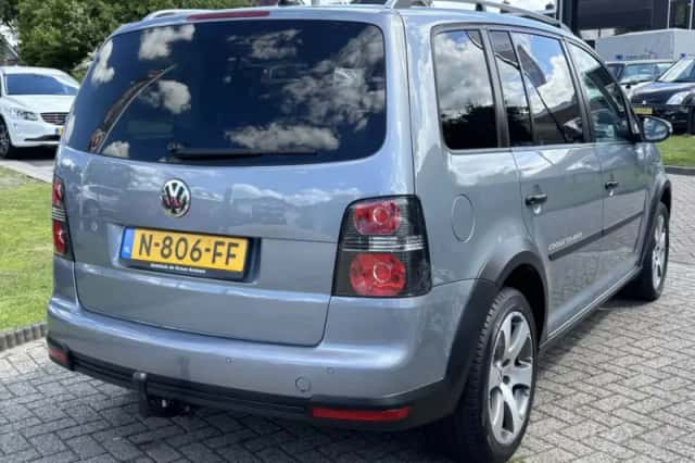 Volkswagen Touran (2010) thumbnail 5