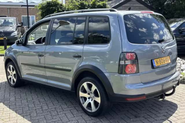 Volkswagen Touran (2010) thumbnail 6