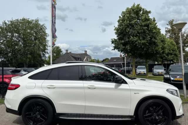 Mercedes-Benz GLE (2015) thumbnail 4